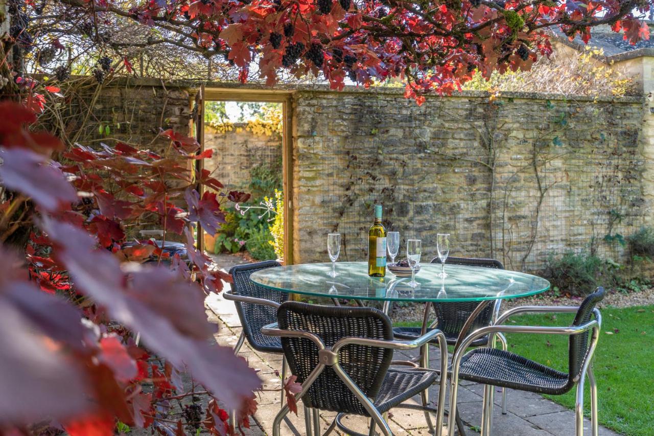 The Barracks Villa Northleach Luaran gambar
